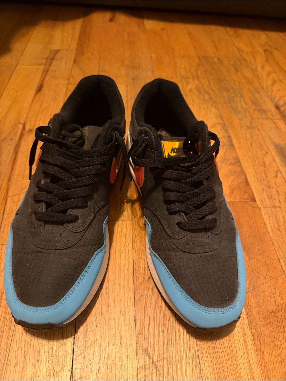 Nike Men's Black and Light Blue Low-Top Sneakers